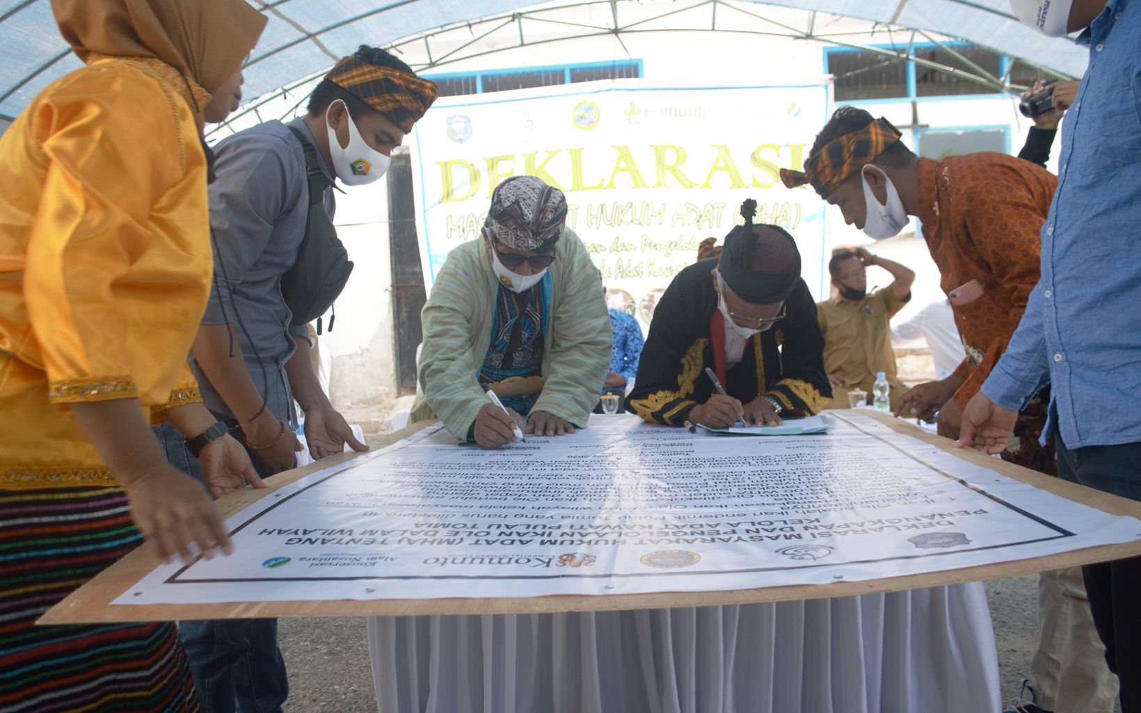 
                
                  Revitalisasi perjanjian adat  Bersama Komunitas Nelayan Tomia KOMUNTO
                  © Nugroho Arif Prabowo
                
              