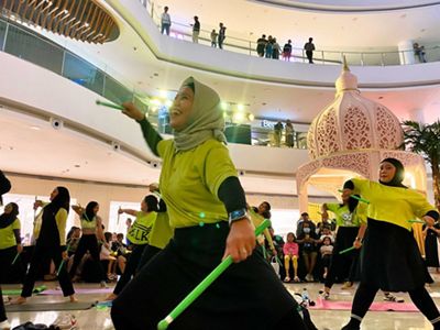 Poundfit saat pelaksanaan Earth Hour di Atrium Senayan City.