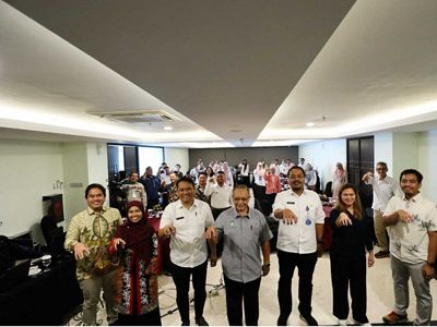 Lokakarya dihadiri oleh perwakilan dari Kementerian Lingkungan Hidup dan Kehutanan, Kementerian Kelautan dan Perikanan, Badan Pengelola Dana Lingkungan Hidup, jajaran dinas Pemerintah Provinsi Kalimantan Timur, jajaran dinas pemerintah kabupaten di Kalimantan Timur, masyarakat, praktisi, akademisi, hingga lembaga mitra pembangunan.