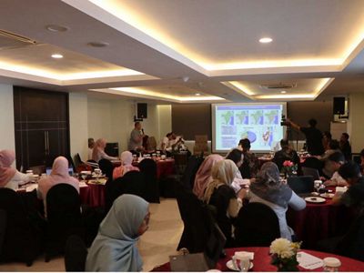 Sesi pemaparan dalam lokakarya “Skema Pendanaan Berkelanjutan dan Pengelolaan Ekosistem Karbon Biru di Kalimantan Timur”.