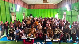 Foto bersama peserta seminar Perempuan Pesisir Berdaya