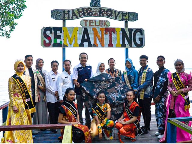 Bupati Berau Sri Juniarsih Mas meresmikan ekowisata mangrove Kampung Teluk Semanting pada (3/5/2023).