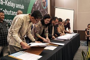 Penandatanganan komitmen konsesi kelola hutan berkelajutan