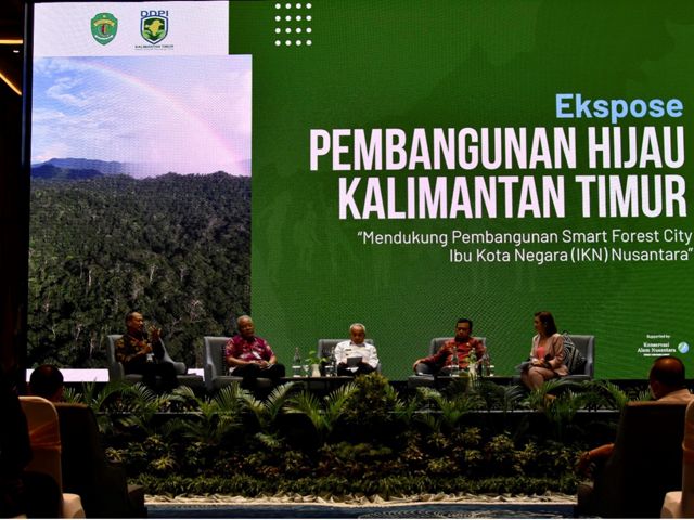 The event was opened by DR. Ir. H. Isran Noor, Governor of East Kalimantan, Ir Rudy S Prawiradinata, MCRP, Ph.D., Deputy of Regional Development Department, Ministry of National Development Planning of the Republic of Indonesia/Bappenas, DR. H. Al Haris, S.Sos., MH, Governor of Jambi, Ir. Didiet Arief Akhdiat, M.Si, Head of Spatial Planning Task Force of Infrastructure Developments in the New Capital City (Bidang Pelaksanaan Penataan Kawasan Satuan Tugas Pelaksanaan Pembangunan Infrastruktur IKN), and Agus Rusly, Secretary of Directorate General of Climate Change Control, Ministry of Environment and Forestry.