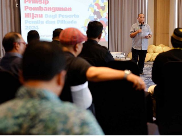 Ketua Harian Dewan Daerah Perubahan Iklim Kalimantan Timur Profesor Daddy Ruhiyat ketika membuka pelatihan, pada hari Rabu 20 September 2023.