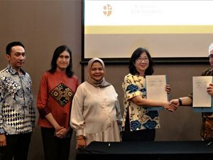 Penandatanganan perjanjian kerja sama dalam kegiatan restorasi gambut untuk mitigasi perubahan iklim dan peningkatan penghidupan masyarakat di Kalimantan Barat pada Jumat, 4 Agustus 2023.