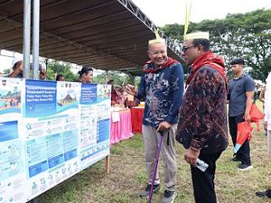 Muhammad Ilman YKAN's Ocean Program Director & Zulkarnain Awat Amir Bupati Maluku Tengah