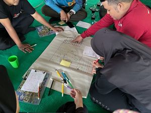 Diskusi kelompok warga terkait mangrove dan ekologinya