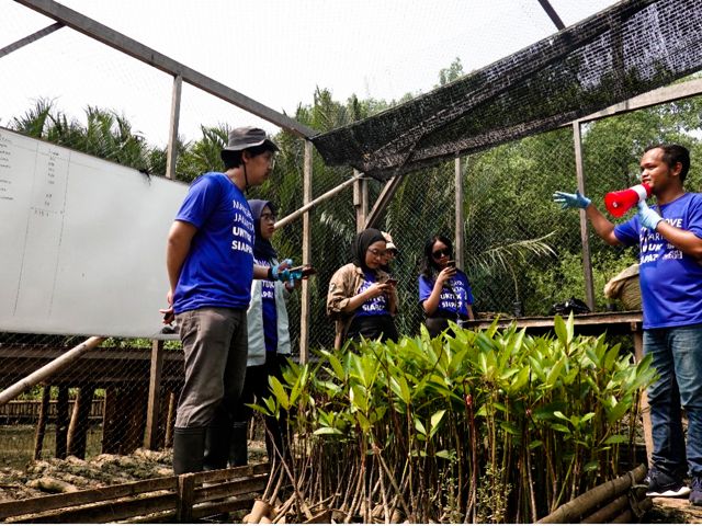 BKSDA Jakarta bersama Yayasan Konservasi Alam Nusantara (YKAN), menggelar acara penyadartahuan dengan tema “Mangrove Jakarta untuk siapa?”, yang diikuti oleh sejumlah awak media, pada 25 Mei 2023 di Suaka Margasatwa Muara Angke, Jakarta Utara. Dalam kesempatan ini dilakukan diskusi interaktif, penanaman mangrove, pembersihan tumbuhan invasif, dan pembibitan mangrove.
