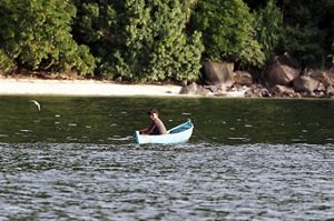 Nelayan tradisional dari Negeri Bumey, Pulau Nila