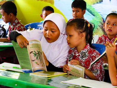Konten pada modul dan buku referensi yang disusun dengan nuansa lokal akan membantu guru dan murid memahami materi lebih mudah.