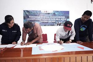 Signing of the public consultation