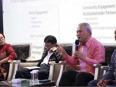 Direktur Eksekutif Tahija Foundation Trihadi Saptoadi menjelaskan peran kemitraan Tahija Foundation terhadap pendampingan budi daya rumput laut di Kabupaten Sabu Raijua, NTT, Rabu, (28/2).