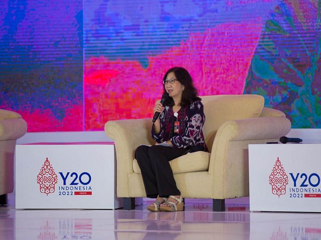 Herlina Hartanto, Direkture Eksekutif YKAN menjadi salah satu pembicara Pre Summit Y20 di Balikpapan, 21 Mei 2022.